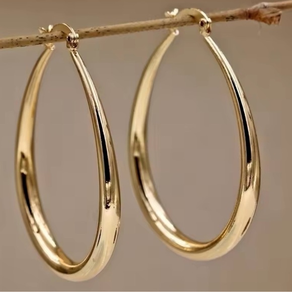 Smooth Gold Oval Hoop Earrings - Picture 1 of 5